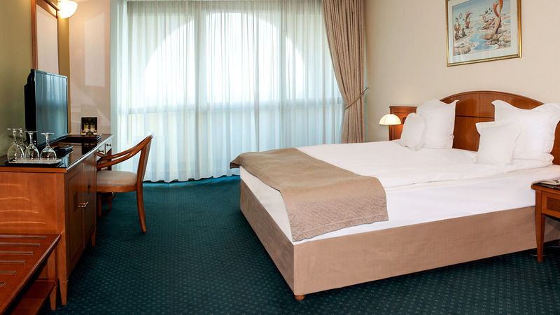 Aleksandar Palace Hotel Congress Center & Spa Skopje Exterior photo